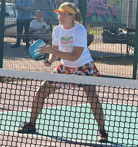Open play pickleball session at Pata Salada Mazatlán featuring local and visiting players on the outdoor courts.